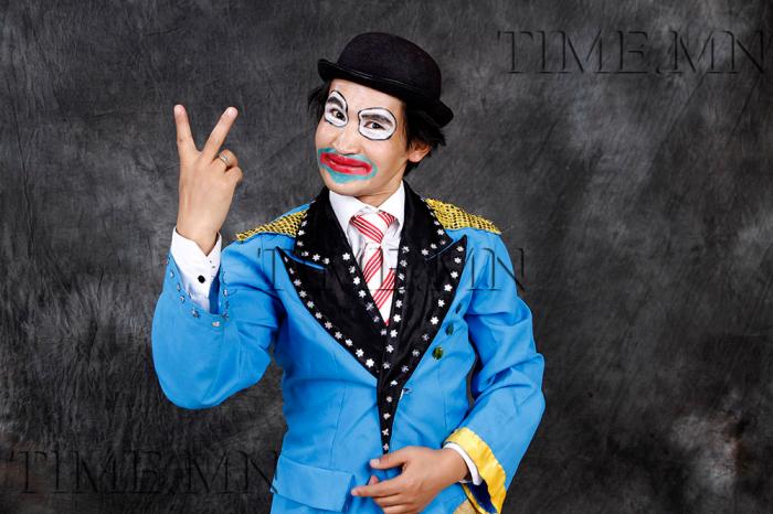 Л.Нурбулан: Сүүлийн үед аавынхаа тухай ярихаар уйлах гээд байдаг болчихжээ